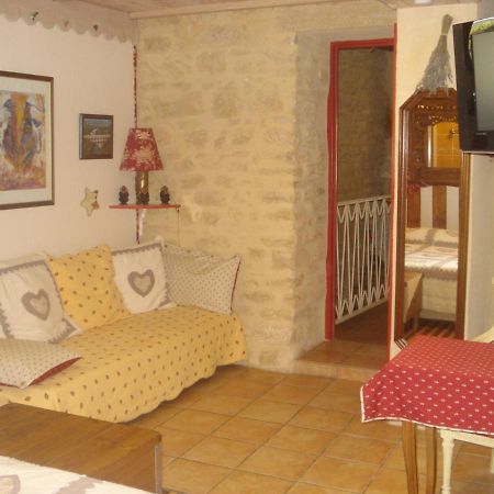 Locastillon Exterior photo