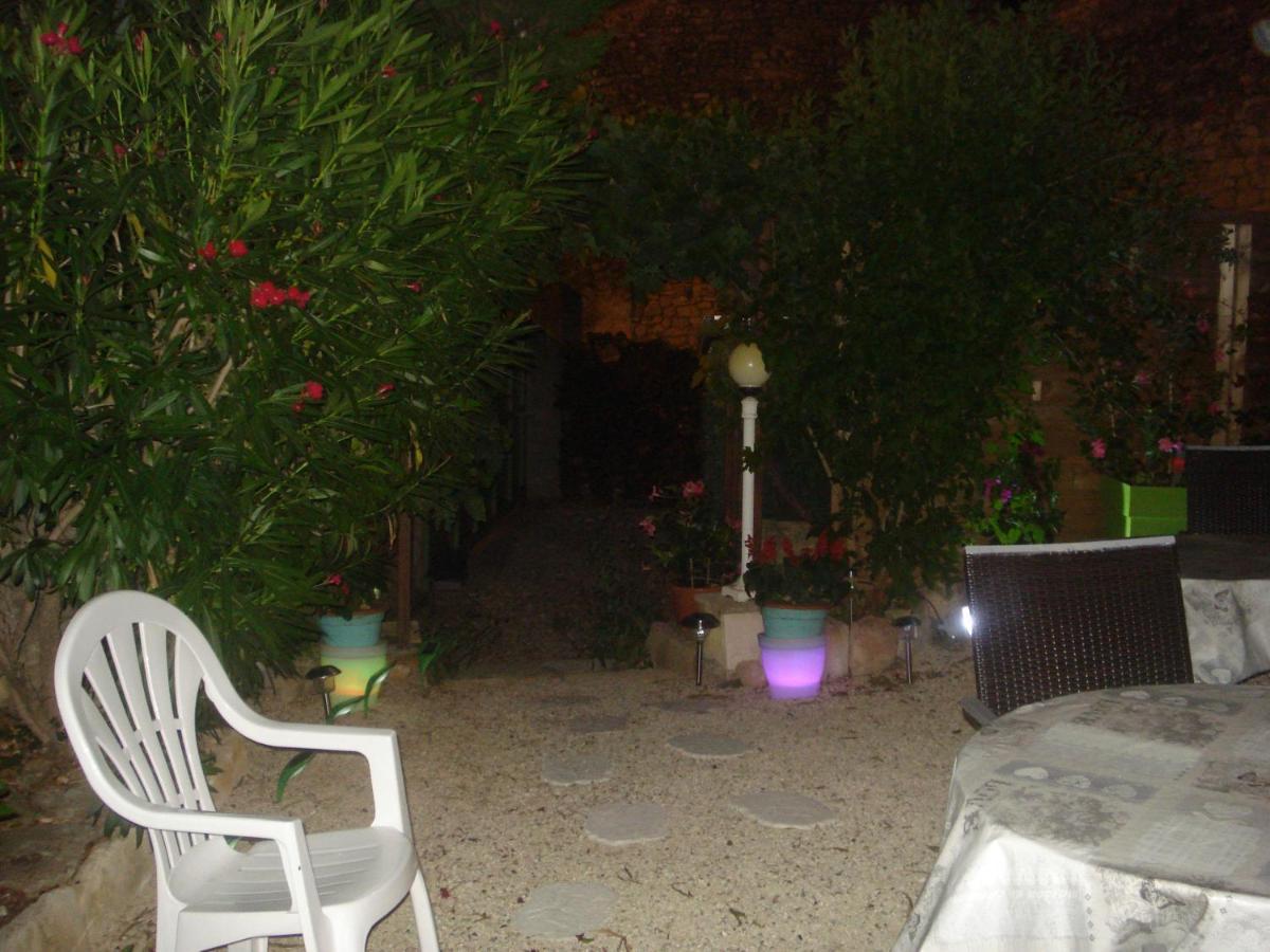 Locastillon Exterior photo